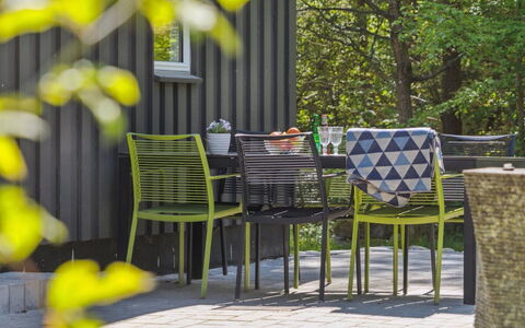 Hunding - 7Km from the Sea: Lejlighed, Skygge, Altan, Stol, Hegn, Udendørs Møbler, Aluminium, Kunstgræs