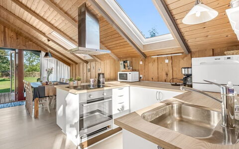 Frandsine - 800M from the Sea: Træ, Loft, Køkken, Indretning, Hjem, Countertop, Større Bandage, Sanitærarmatur, Værelse, Attic
