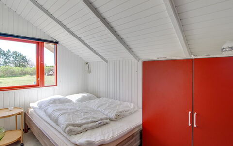 Frandsine - 800M from the Sea: Træ, Loft, Soveværelse, Indretning, Etage, Gulvbelægning, Seng, Værelse, Attic, Bed Frame