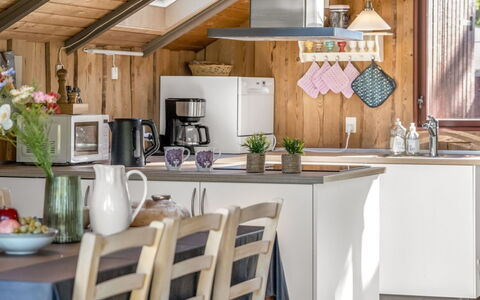 Frandsine - 800M from the Sea: Køkken, Køkken Apparat, Møbel, Countertop, Indretning, Større Bandage, Træ, Gulvbelægning, Loft, Cabinetry