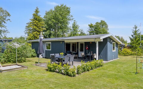 Hanne - 300M from the Sea: Tag, Hus, Hjem, Sommerhus, Sidespor, Estate, Indkørsel, Garden Bygninger, Gård, Skur