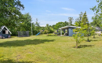 Hanne - 300M from the Sea