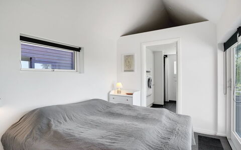 Edvia - 700M to the Fjord: Loft, Indretning, Hjem, Etage, Værelse, Soveværelse, Dagslys, Lysarmatur, Seng