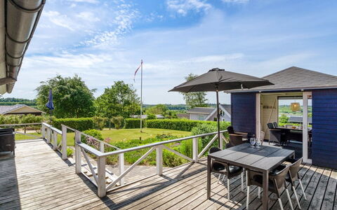 Edvia - 700M to the Fjord: Dæk, Skygge, Veranda, Boardwalk, Hårdttræ, Planke, Walkway, Design, Udendørs Struktur, Eco Hotel