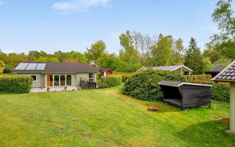 Anselm: Græs, Hus, Busk, Boligområde, Tag, Have, Hjem, Sommerhus, Land Lot
