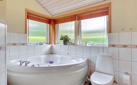 Anselm: Badekar, Sanitærarmatur, Indretning, Gulvbelægning, Loft, Etage, Vvs, Badeværelse, Tap, Værelse