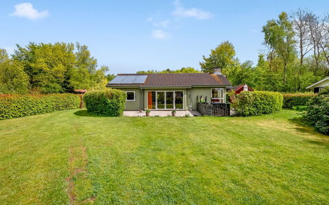 Anselm: Græs, Hus, Busk, Hjem, Tag, Sommerhus, Boligområde, Have, Land Lot