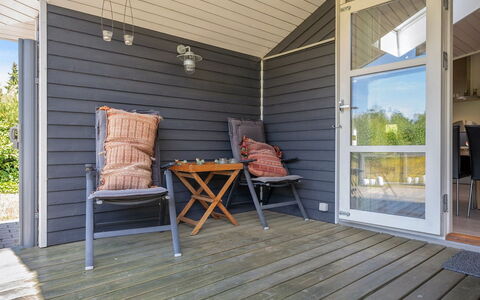 Waltraud - 500M from the Sea: Træ, Tag, Hjem, Hus, Arkitektur, Sidespor, Land Lot, Sommerhus, Skur, Garden Bygninger