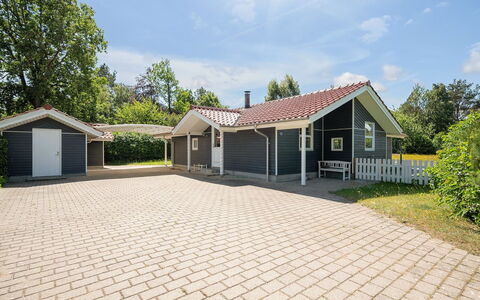 Waltraud - 500M from the Sea: Træ, Tag, Hjem, Hus, Arkitektur, Sidespor, Land Lot, Sommerhus, Skur, Garden Bygninger