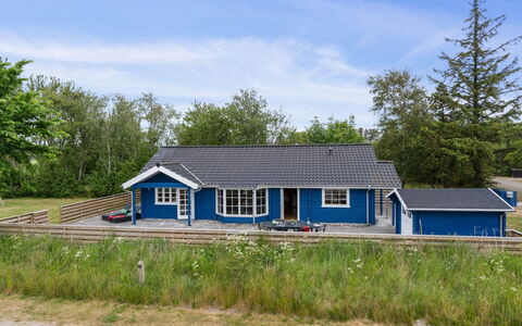 Hæryst - 175M from the Sea: Boligområde, Tag, Forstad, Indkørsel, Estate, Skorsten