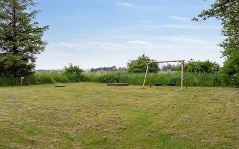 Hæryst - 175M from the Sea: Boligområde, Tag, Forstad, Indkørsel, Estate, Skorsten