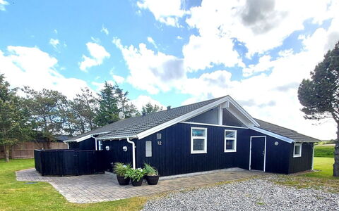 Thorin - 100M from the Sea: Tækning, Sommerhus, Hus, Tag, Hjem, Stuehus, Hytte, Estate, Landsby