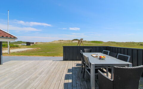 Edmer - 50M from the Sea: Tag, Hus, Hjem, Sommerhus, Sidespor, Estate, Indkørsel, Garden Bygninger, Gård, Skur