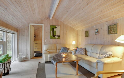 Arwed - from the Sea: Møbel, Indretning, Træ, Loft, Gulvbelægning, Couch, Værelse, Stue, Etage, Hjem