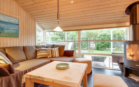 Albertina - 200M from the Sea: Tag, Hus, Hjem, Sommerhus, Dør, Sidespor, Dæk, Veranda, Planke, Hårdttræ
