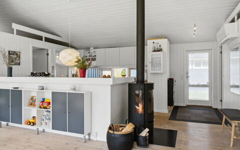 Aleia - 1.6Km from the Sea: Gulvbelægning, Indretning, Etage, Loft, Møbel, Cabinetry, Trægulve, Køkken, Værelse, Husholdningsapparat