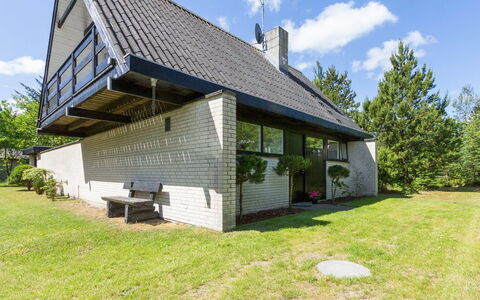 Enya - 600M from the Sea: Boligområde, Tag, Forstad, Indkørsel, Estate, Skorsten