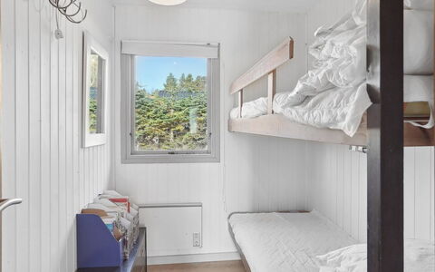 Tarja - 150M from the Sea: Træ, Soveværelse, Etage, Hjem, Seng, Loft, Bed Frame, Sengetøj, Køjeseng, Sengetøj