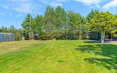 Litle - 600M from the Sea: Blå, Busk, Almindeligt, Land Lot, Lawn, Have, Skygge, Eng, Landscaping