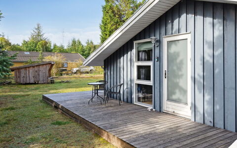 Antoinette - 500M from the Sea: Hus, Hjem, Boligområde, Tag, Sommerhus, Land Lot, Estate, Gård, Have, Sidespor