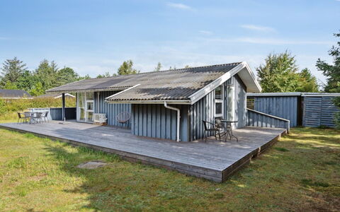 Antoinette - 500M from the Sea: Hus, Hjem, Boligområde, Tag, Sommerhus, Land Lot, Estate, Gård, Have, Sidespor