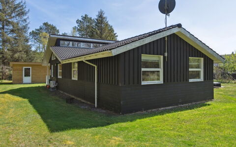 Petri - 500M from the Sea: Tag, Sommerhus, Hjem, Skygge, Sidespor, Stuehus, Veranda, Udendørs Struktur, Garden Bygninger