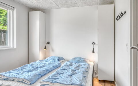 Jurien - 450M from the Sea: Loft, Træ, Soveværelse, Indretning, Gulvbelægning, Etage, Værelse, Seng, Sengetøj, Sengetøj