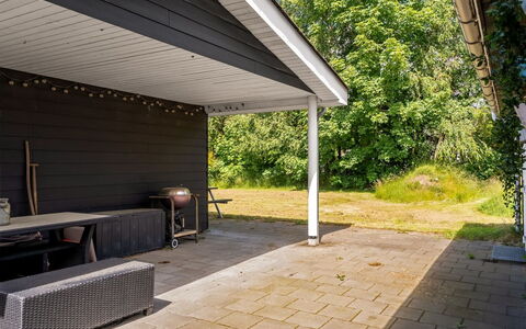 Jurien - 450M from the Sea: Træ, Skygge, Backyard, Have, Lawn, Gård, Veranda, Garden Bygninger, Udendørs Struktur, Sidespor