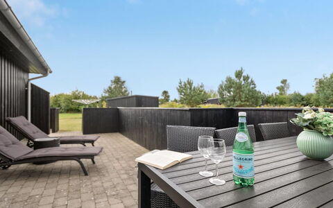 Thure - 1Km from the Sea: Plantesamfund, Sollys, Urteagtig Plante, Have, Plantation, Landbrug, Farm