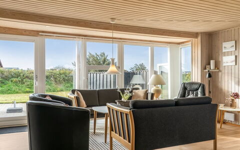 Raadengaard - 400M from the Sea: Svømmepøl, Udendørs Møbler, Møbel, Udvej, Flise, Eco Hotel, Skygge, Stol, Fritid, Estate