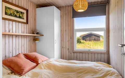 Aatu - 360M from the Sea: Træ, Soveværelse, Seng, Hjem, Bejdse, Hårdttræ, Sengetøj, Sengetøj, Bed Frame, Planke