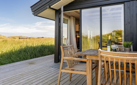 Aatu - 360M from the Sea: Træ, Sommerhus, Tag, Land Lot, Veranda, Planke, Garden Bygninger, Hårdttræ, Sidespor, Skur