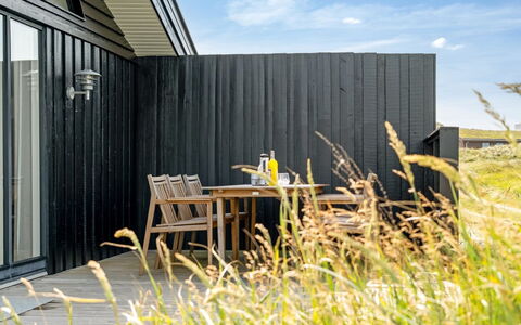 Aatu - 360M from the Sea: Tag, Sommerhus, Hjem, Skygge, Sidespor, Stuehus, Veranda, Udendørs Struktur, Garden Bygninger