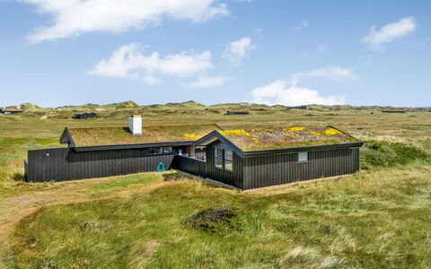 Aatu - 360M from the Sea: Tag, Sommerhus, Hjem, Skygge, Sidespor, Stuehus, Veranda, Udendørs Struktur, Garden Bygninger