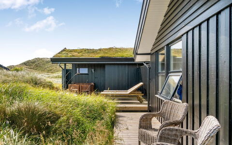 Aatu - 360M from the Sea: Tag, Sommerhus, Hjem, Skygge, Sidespor, Stuehus, Veranda, Udendørs Struktur, Garden Bygninger