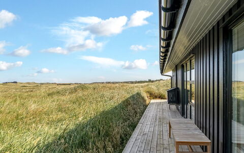 Aatu - 360M from the Sea: Tag, Sommerhus, Hjem, Skygge, Sidespor, Stuehus, Veranda, Udendørs Struktur, Garden Bygninger