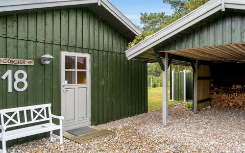 Birghir - 1.5Km from the Sea: Træ, Gulvbelægning, Indretning, Etage, Møbel, Trægulve, Værelse, Loft, Bejdse, Hårdttræ