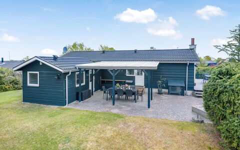 Shaya - 340M from the Sea: Træ, Bank, Sommerhus, Landdistrikt, Sø, Afspejling, Reservoir, Dam