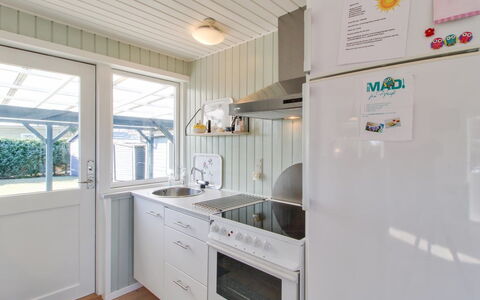 Shaya - 340M from the Sea: Træ, Indretning, Gulvbelægning, Større Bandage, Loft, Køkken, Etage, Countertop, Køkken Apparat, Cabinetry