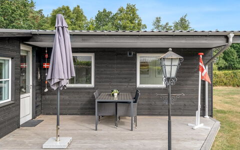Sveina - 600M from the Sea: Træ, Sidespor, Dør, Hjem, Veranda, Dæk, Sommerhus, Hårdttræ, Bejdse, Planke