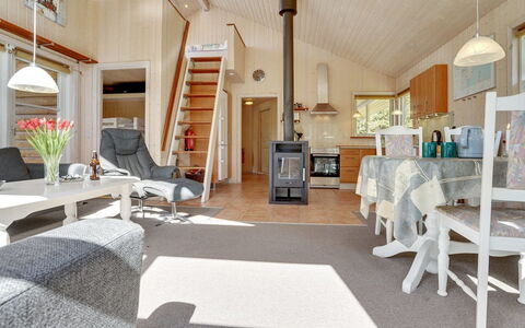 Krister - 250M to the Fjord: Bygning, Hus, Vindue, Hjem, Tag, Boligområde, Busk, Sommerhus, Land Lot