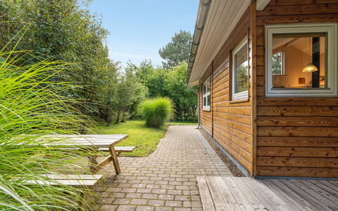 Krister - 250M to the Fjord: Bygning, Hus, Vindue, Hjem, Tag, Boligområde, Busk, Sommerhus, Land Lot