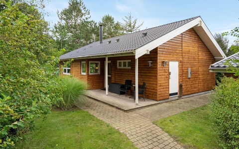 Krister - 250M to the Fjord: Bygning, Hus, Vindue, Hjem, Tag, Boligområde, Busk, Sommerhus, Land Lot