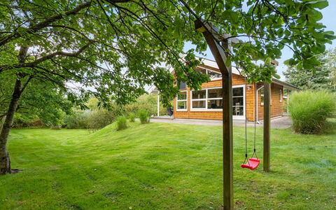 Krister - 250M to the Fjord: Bygning, Hus, Vindue, Hjem, Tag, Boligområde, Busk, Sommerhus, Land Lot