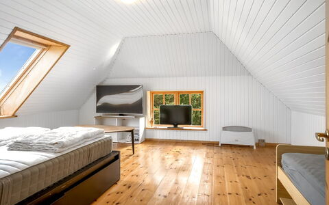 Agrippa - 30M to the Fjord: Blå, Busk, Sommerhus, Bunddække, Have, Estate, Skygge, Landscaping, Stuehus, Eco Hotel