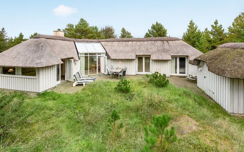 Catarine - 1.1Km from the Sea: Blå, Busk, Sommerhus, Bunddække, Have, Estate, Skygge, Landscaping, Stuehus, Eco Hotel