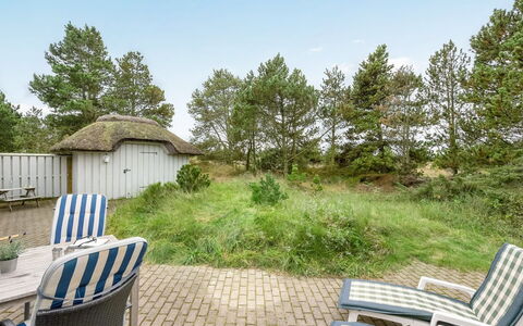 Catarine - 1.1Km from the Sea: Blå, Busk, Sommerhus, Bunddække, Have, Estate, Skygge, Landscaping, Stuehus, Eco Hotel
