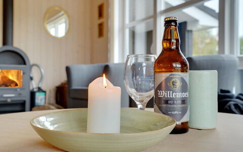 Frida - 700M from the Sea: Bordservice, Drinkware, Hårdttræ, Serveware, Trægulve, Bejdse, Stue, Planke, Flaske