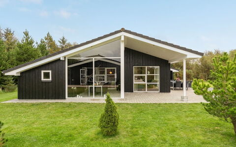 Frida - 700M from the Sea: Hjem, Sommerhus, Estate, Sidespor, Garden Bygninger, Stuehus, Landscaping, Gård, Veranda, Skur