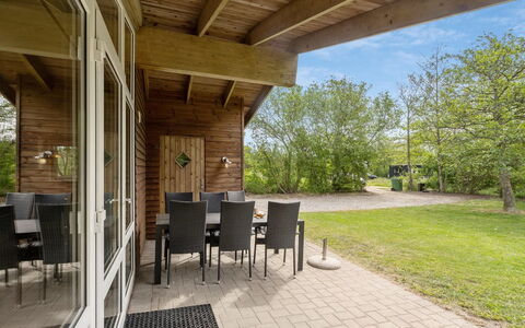 Els - 900M from the Sea: Blå, Busk, Sommerhus, Bunddække, Have, Estate, Skygge, Landscaping, Stuehus, Eco Hotel